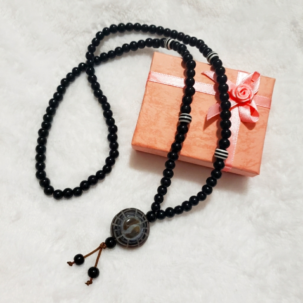 Glass beads necklace, black